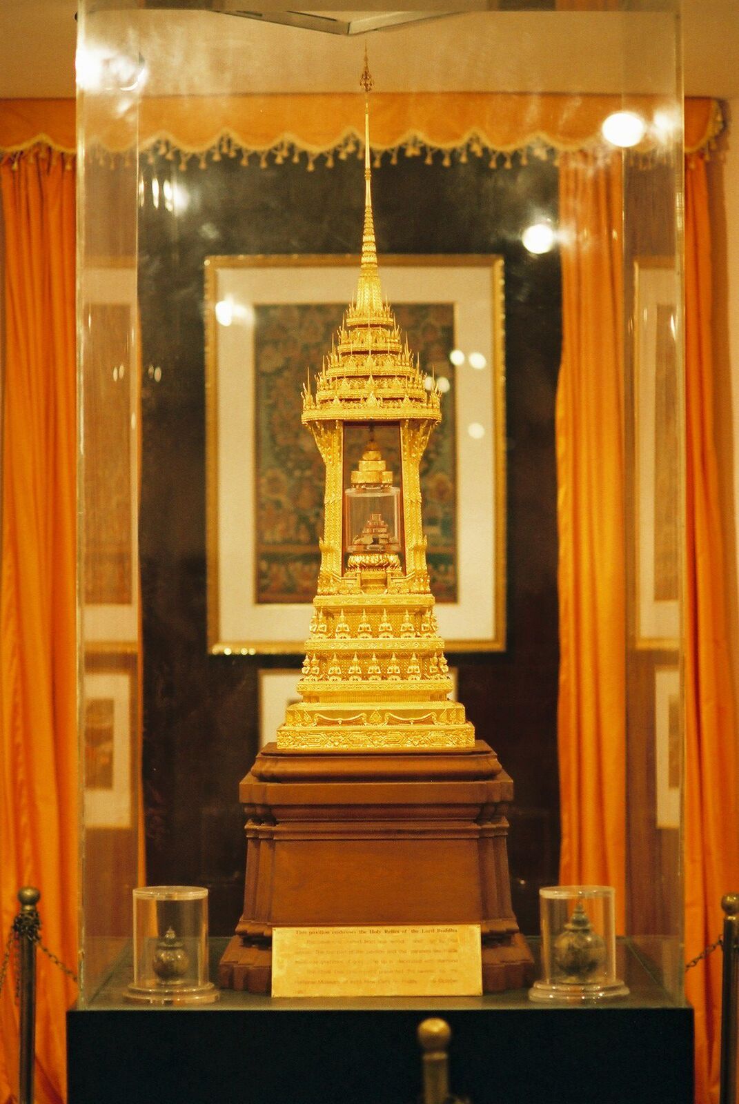 Buddhist_Stupa_containing_relics_of_Buddha%2C_National_Museum%2C_New_Delhi.jpg