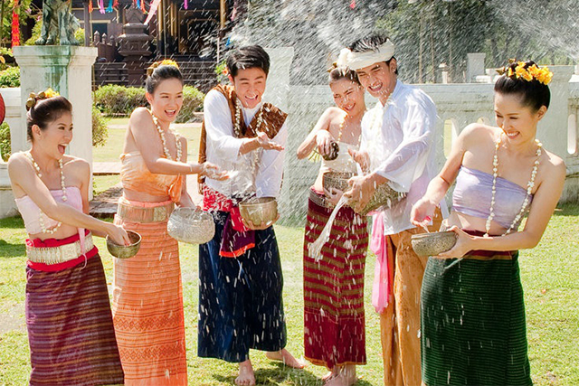 Songkran1.jpg